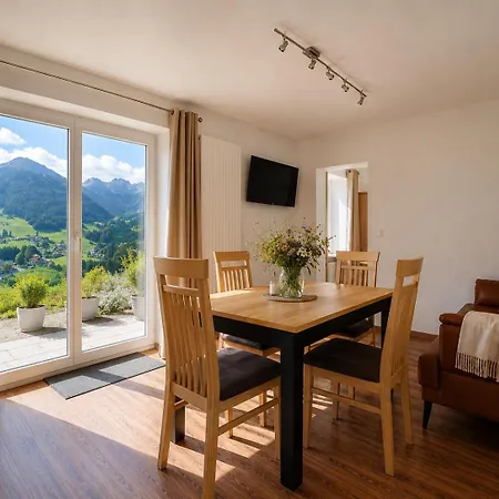 Apartmenthaus Ahorn アパート ミッテルベルク